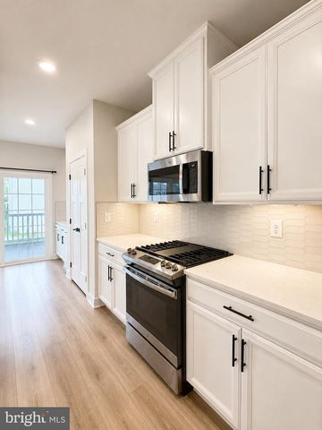 19439 SPOKAN SQ, Leesburg, VA 20175