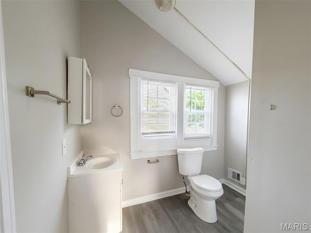 5766 Jennings Station Road, St Louis, MO 63136