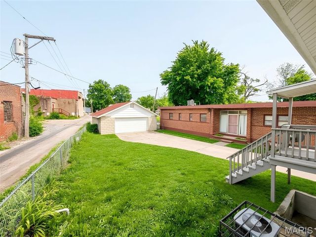 5766 Jennings Station Road, St Louis, MO 63136