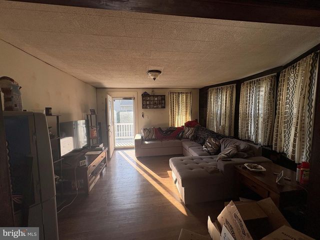 38 CAMDEN AVE, Hamilton, NJ 08610