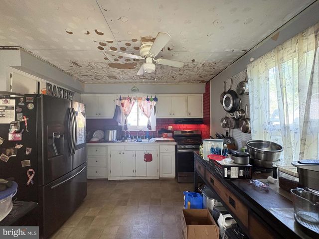 38 CAMDEN AVE, Hamilton, NJ 08610