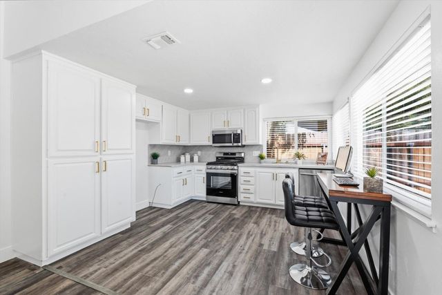9664 Elmira Cir, Sacramento, CA 95827