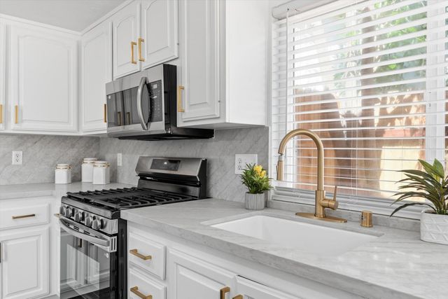 9664 Elmira Cir, Sacramento, CA 95827