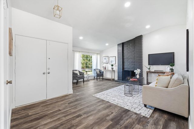 9664 Elmira Cir, Sacramento, CA 95827