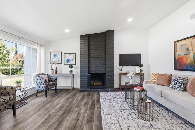 9664 Elmira Cir, Sacramento, CA 95827