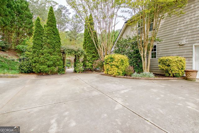 374 Persimmon Drive, Sharpsburg, GA 30277