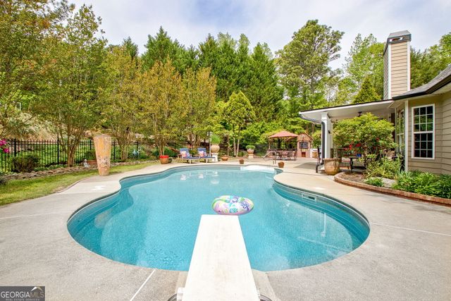 374 Persimmon Drive, Sharpsburg, GA 30277