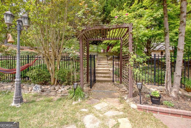 374 Persimmon Drive, Sharpsburg, GA 30277