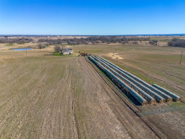 10517 County Road 418, Grandview, TX 76050
