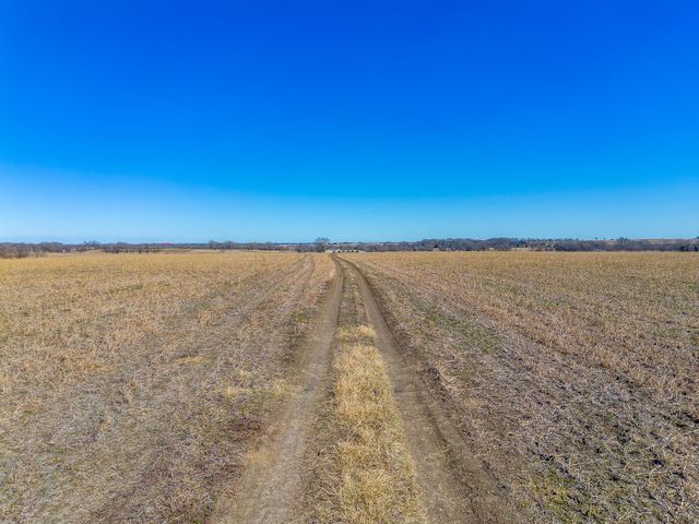 10517 County Road 418, Grandview, TX 76050