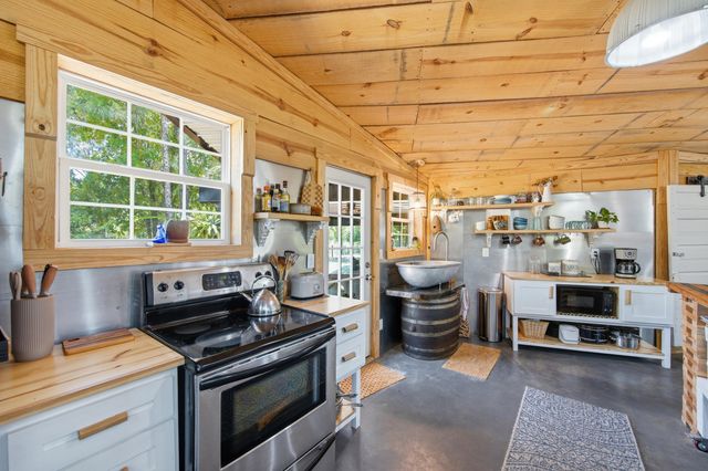 149 Pearl Bonnett Road, Windsor, SC 29856