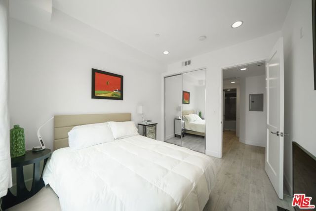 118 S Kenwood Street 105, Glendale, CA 91205