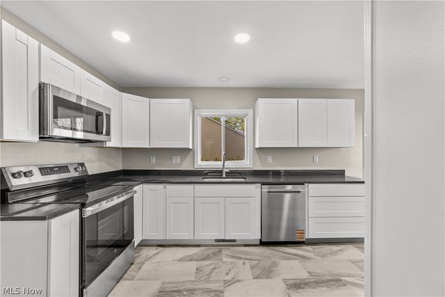 620 Pasadena Avenue, Sheffield Lake, OH 44054