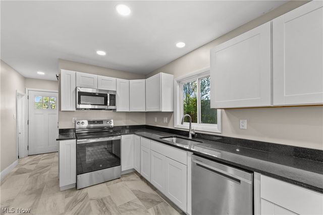 620 Pasadena Avenue, Sheffield Lake, OH 44054