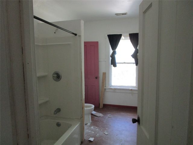 2701 Mondamin Avenue, Des Moines, IA 50310
