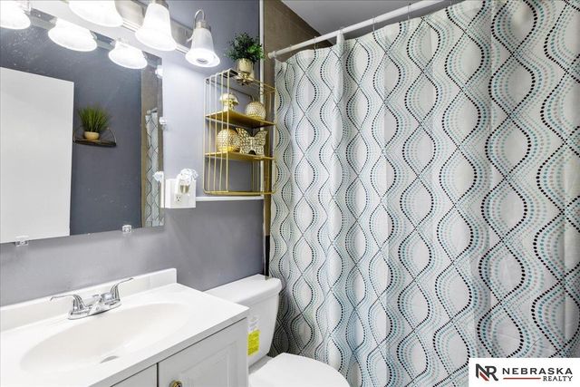 3756 N 41st Street, Omaha, NE 68111