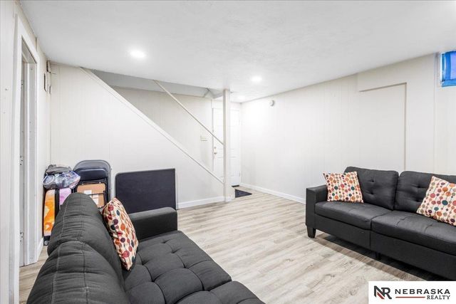 3756 N 41st Street, Omaha, NE 68111