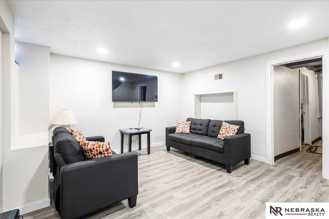 3756 N 41st Street, Omaha, NE 68111