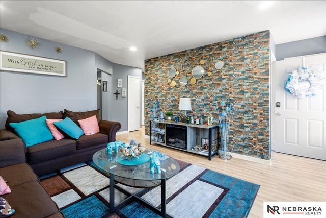 3756 N 41st Street, Omaha, NE 68111