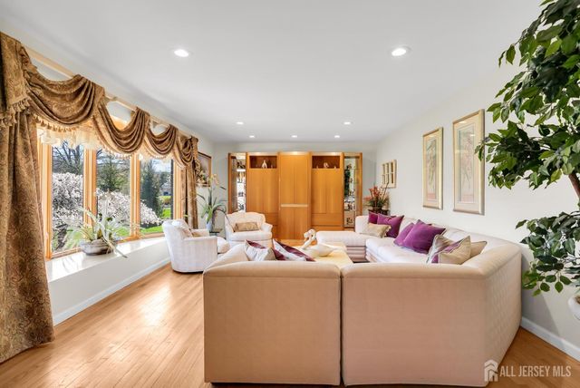 262 Skyline Drive, Long Hill, NJ 07946