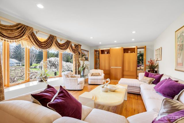 262 Skyline Drive, Long Hill, NJ 07946