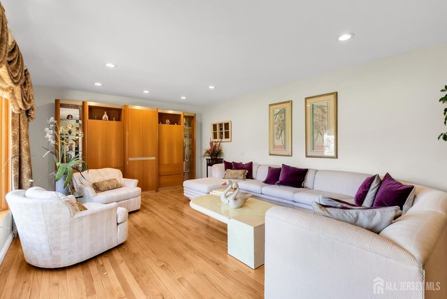 262 Skyline Drive, Long Hill, NJ 07946