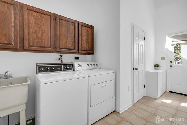 262 Skyline Drive, Long Hill, NJ 07946