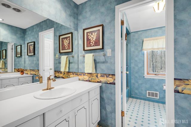 262 Skyline Drive, Long Hill, NJ 07946