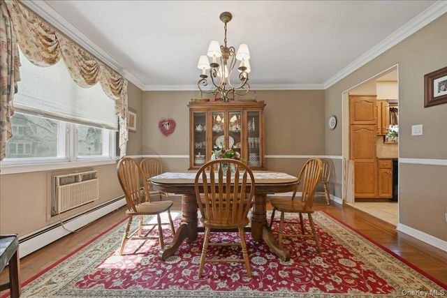 38 Pine Avenue, Floral Park, NY 11001