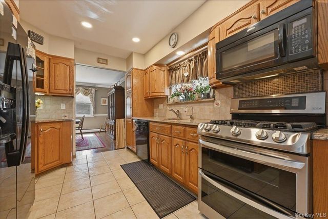 38 Pine Avenue, Floral Park, NY 11001