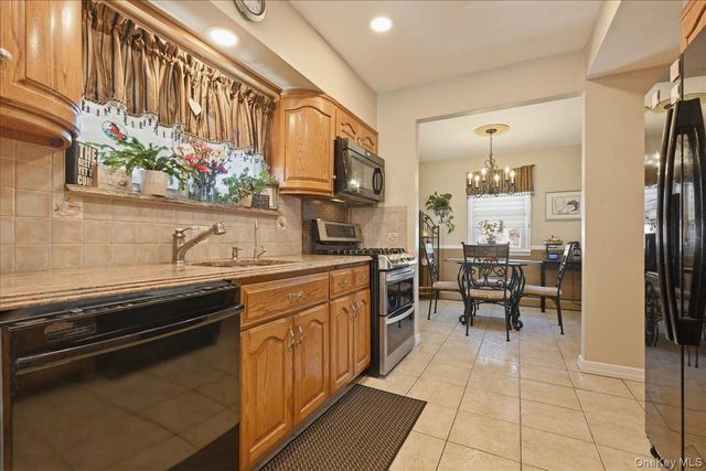 38 Pine Avenue, Floral Park, NY 11001