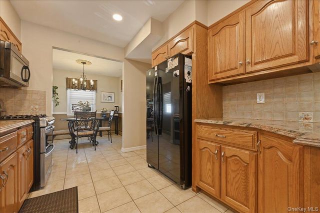 38 Pine Avenue, Floral Park, NY 11001