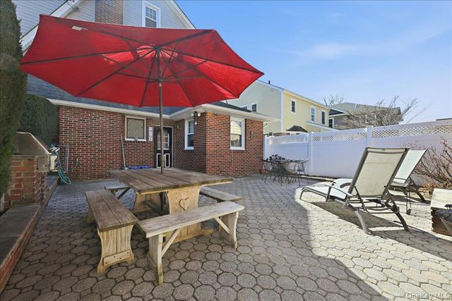 38 Pine Avenue, Floral Park, NY 11001