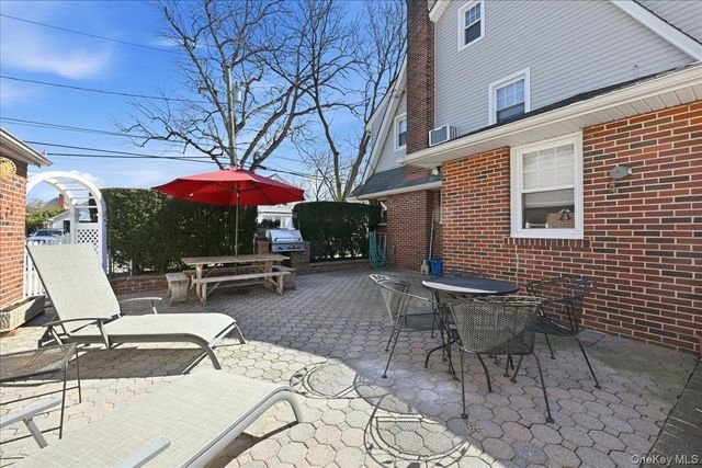 38 Pine Avenue, Floral Park, NY 11001