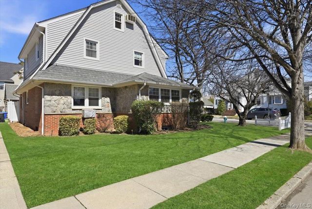 38 Pine Avenue, Floral Park, NY 11001