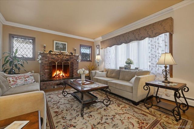 38 Pine Avenue, Floral Park, NY 11001