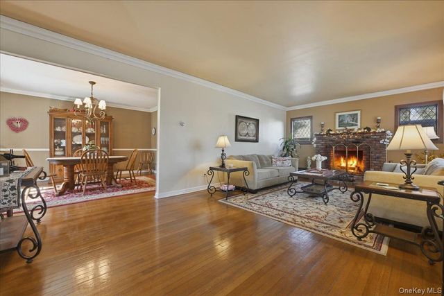 38 Pine Avenue, Floral Park, NY 11001