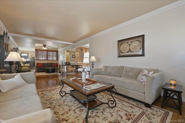 38 Pine Avenue, Floral Park, NY 11001