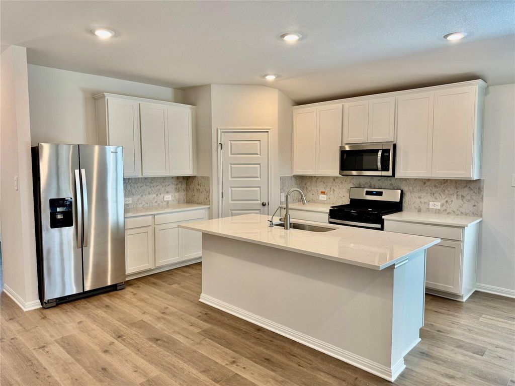 200 Coopers Hawk CRST, Cedar Creek, TX 78612