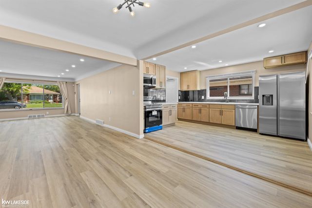 16504 Collinson Avenue, Eastpointe, MI 48021