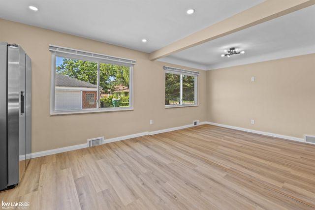 16504 Collinson Avenue, Eastpointe, MI 48021