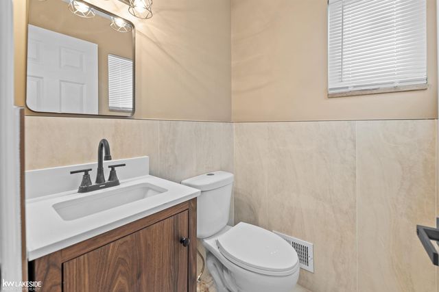 16504 Collinson Avenue, Eastpointe, MI 48021