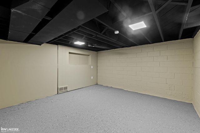 16504 Collinson Avenue, Eastpointe, MI 48021