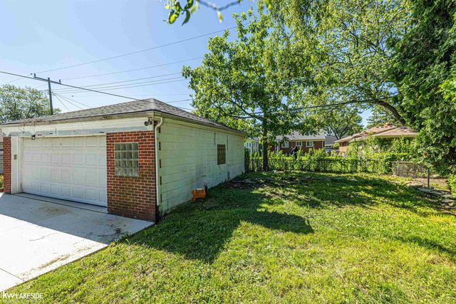 16504 Collinson Avenue, Eastpointe, MI 48021
