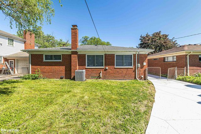 16504 Collinson Avenue, Eastpointe, MI 48021