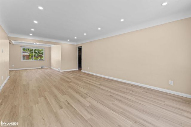 16504 Collinson Avenue, Eastpointe, MI 48021