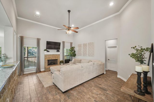 1921 Rollingwood Drive, Huntsville, TX 77340