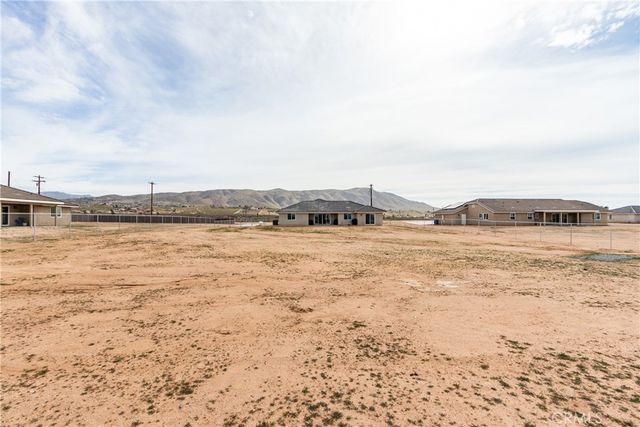 22562 Houston Street, Apple Valley, CA 92308