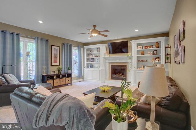 492 FRANCIS DR, Mechanicsburg, PA 17050