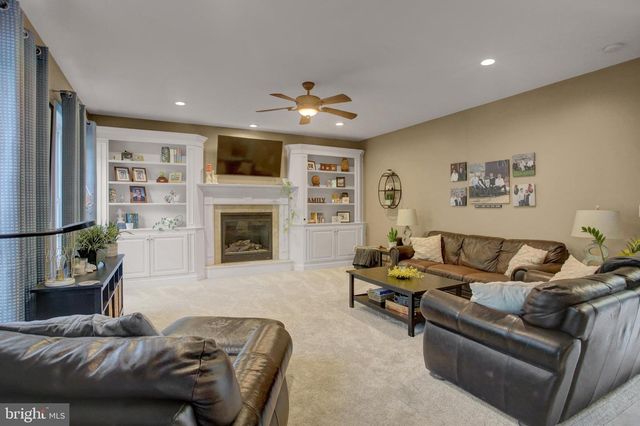 492 FRANCIS DR, Mechanicsburg, PA 17050
